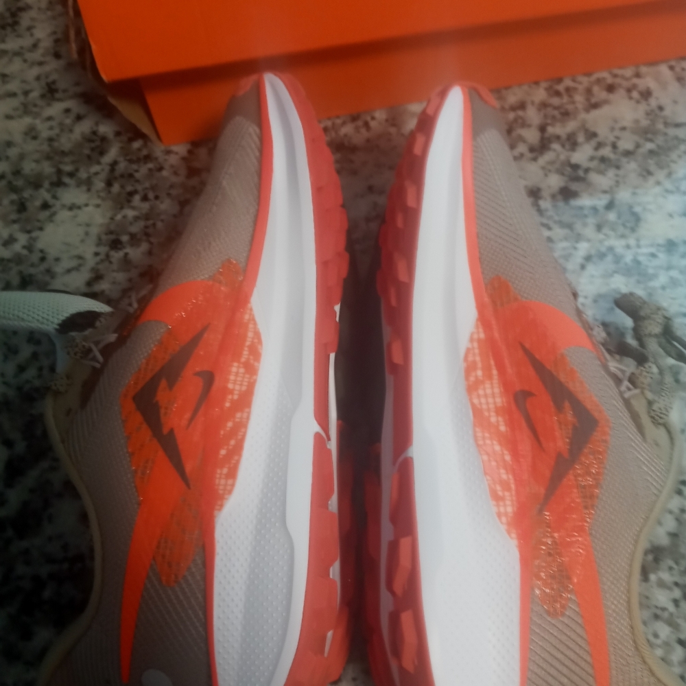 Brand New Nike Kids Pegasus Olive/Orange Sneakers Size 5.5Y - Picture 5 of 9